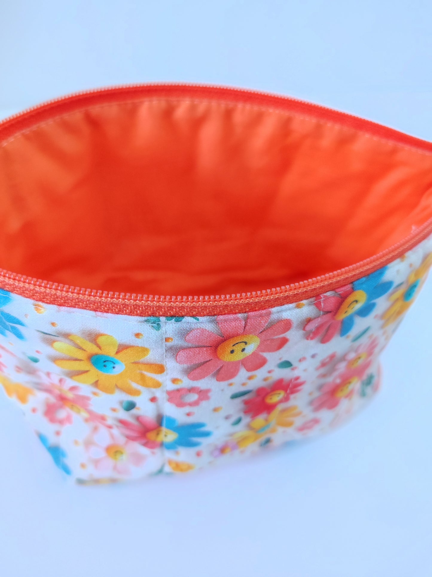 Étui moyen à fleurs 3D